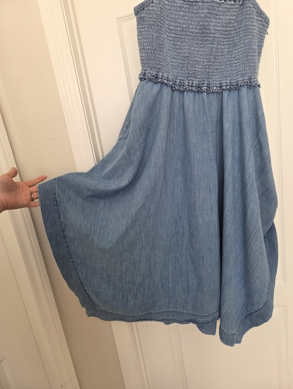 Gap Blue Cotton Chambray Handkerchief Hem Dress With Pockets Smocked XL - Picture 4 of 9
